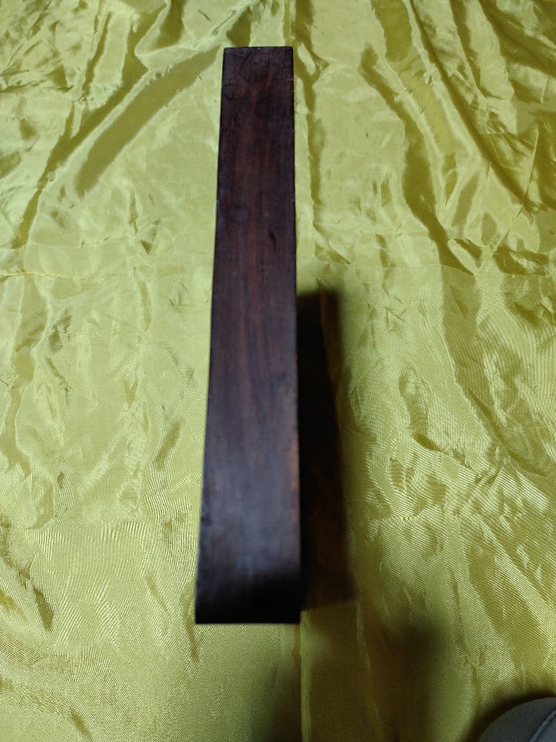 zaq　多分　紫檀の板　ほぼ四角な直方体
