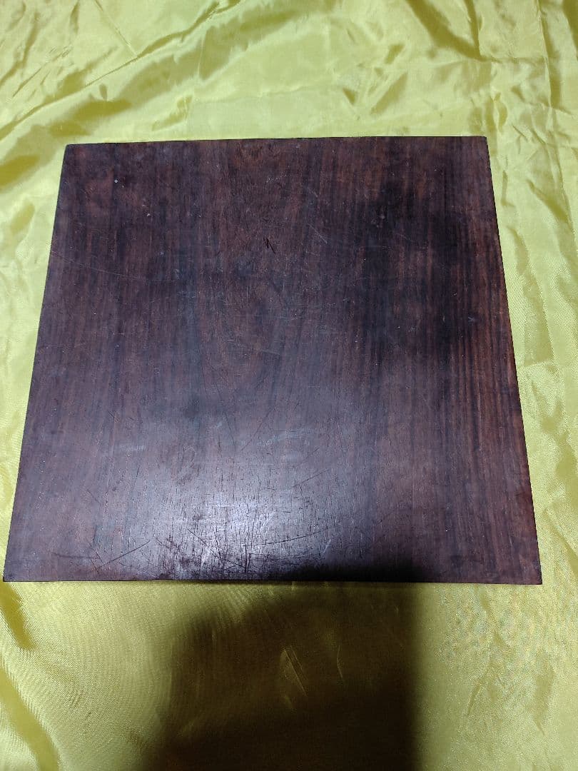 zaq　多分　紫檀の板　ほぼ四角な直方体