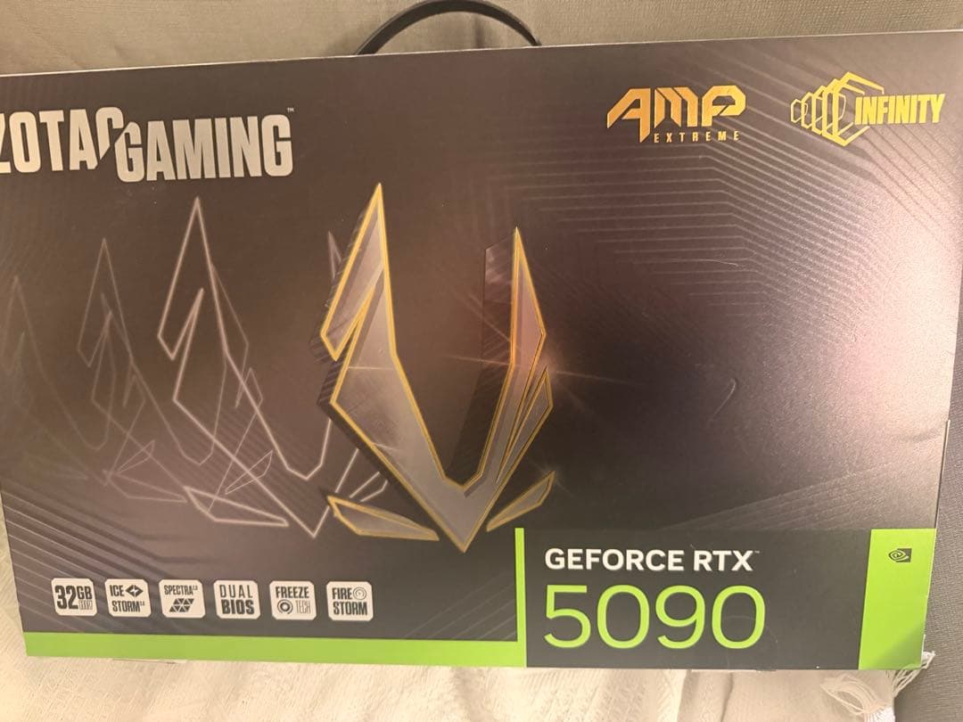 RTX 5090 ZOTAC AMP インテリア APP操作／音に反応