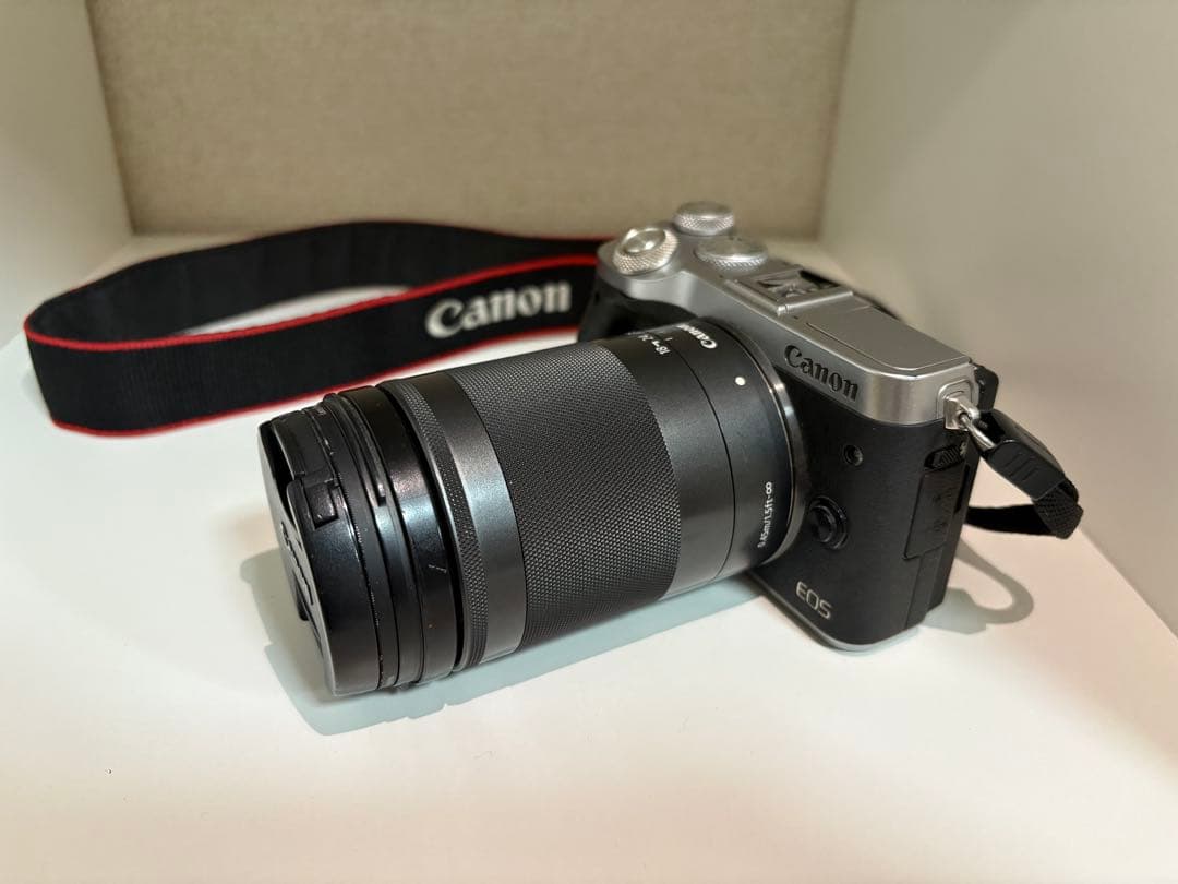Canon EOS M6 ミラーレスカメラ　18-150mmレンズ