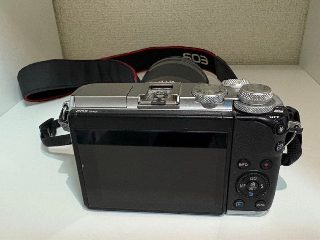 Canon EOS M6 ミラーレスカメラ　18-150mmレンズ
