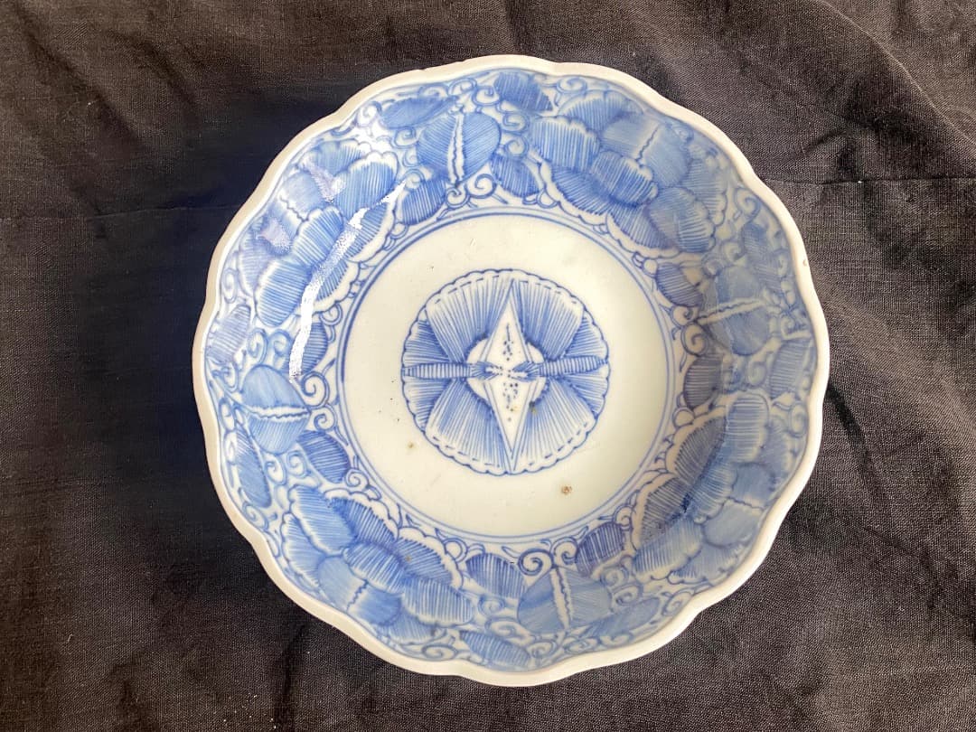 ゆりかもめ能登蔵出し 古伊万里 染付 線描花文 輪花皿 3客