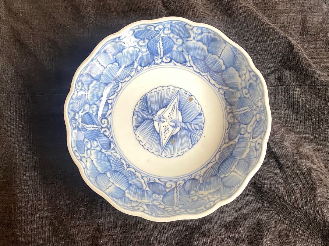 ゆりかもめ能登蔵出し 古伊万里 染付 線描花文 輪花皿 3客