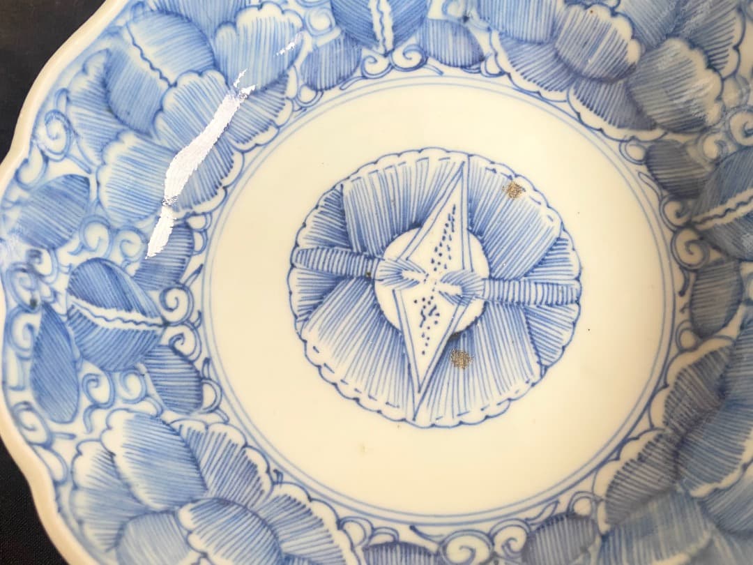 ゆりかもめ能登蔵出し 古伊万里 染付 線描花文 輪花皿 3客