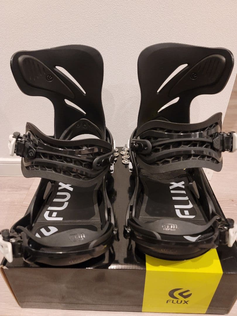 FLUX DSW Mサイズ ブラック スノーボードビンディング