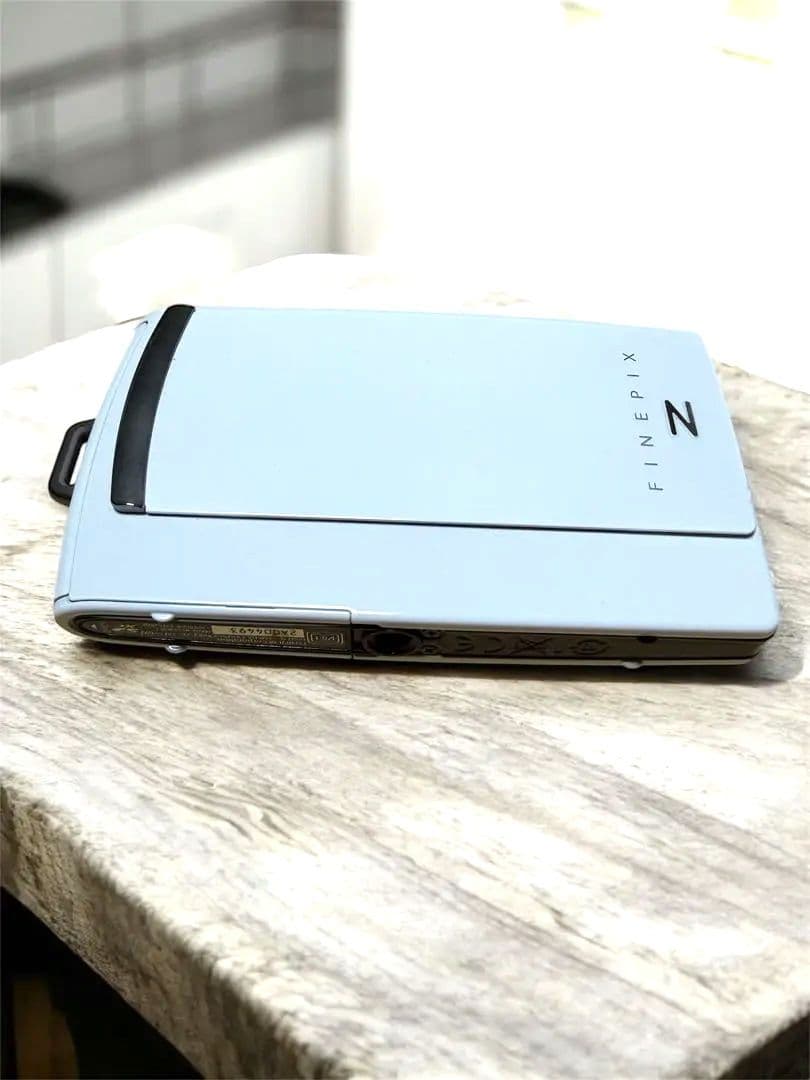 富士フィルムFINEPIX Z 1000EXRホワイト 美品　充電器有り