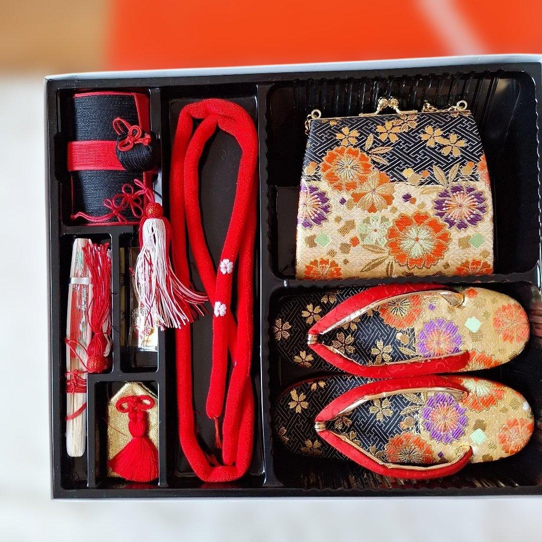 七五三　七歳用正絹着物と作り帯、小物セット中古品