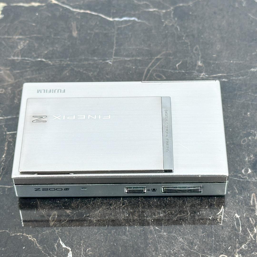 FUJIFILM 富士フイルム FinePix Z200fd　シルバー