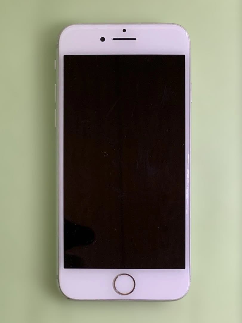 iPhone8 64GBホワイト