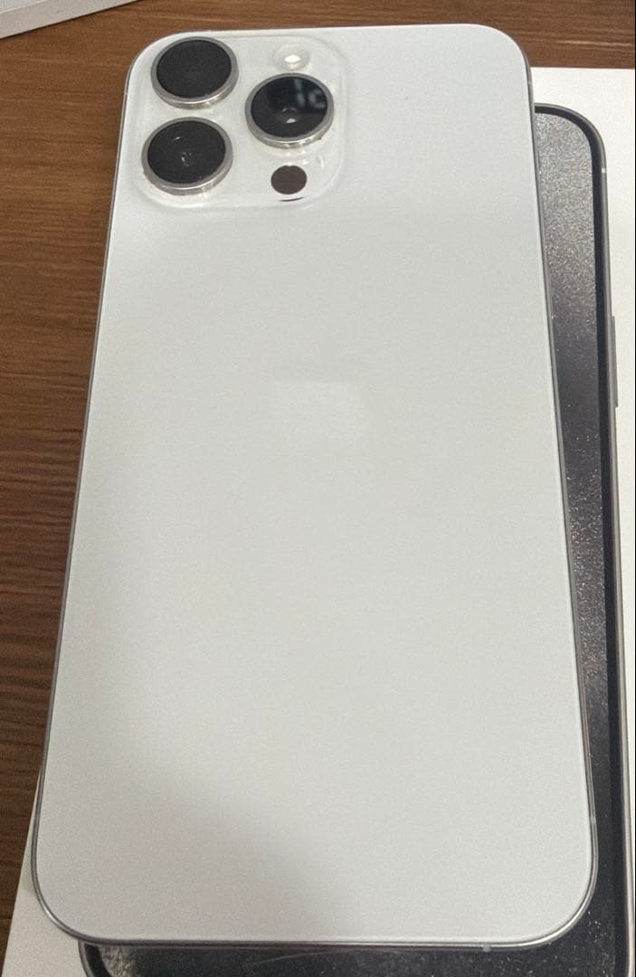 【美品】iPhone 15 Pro Max ホワイト SIMフリー