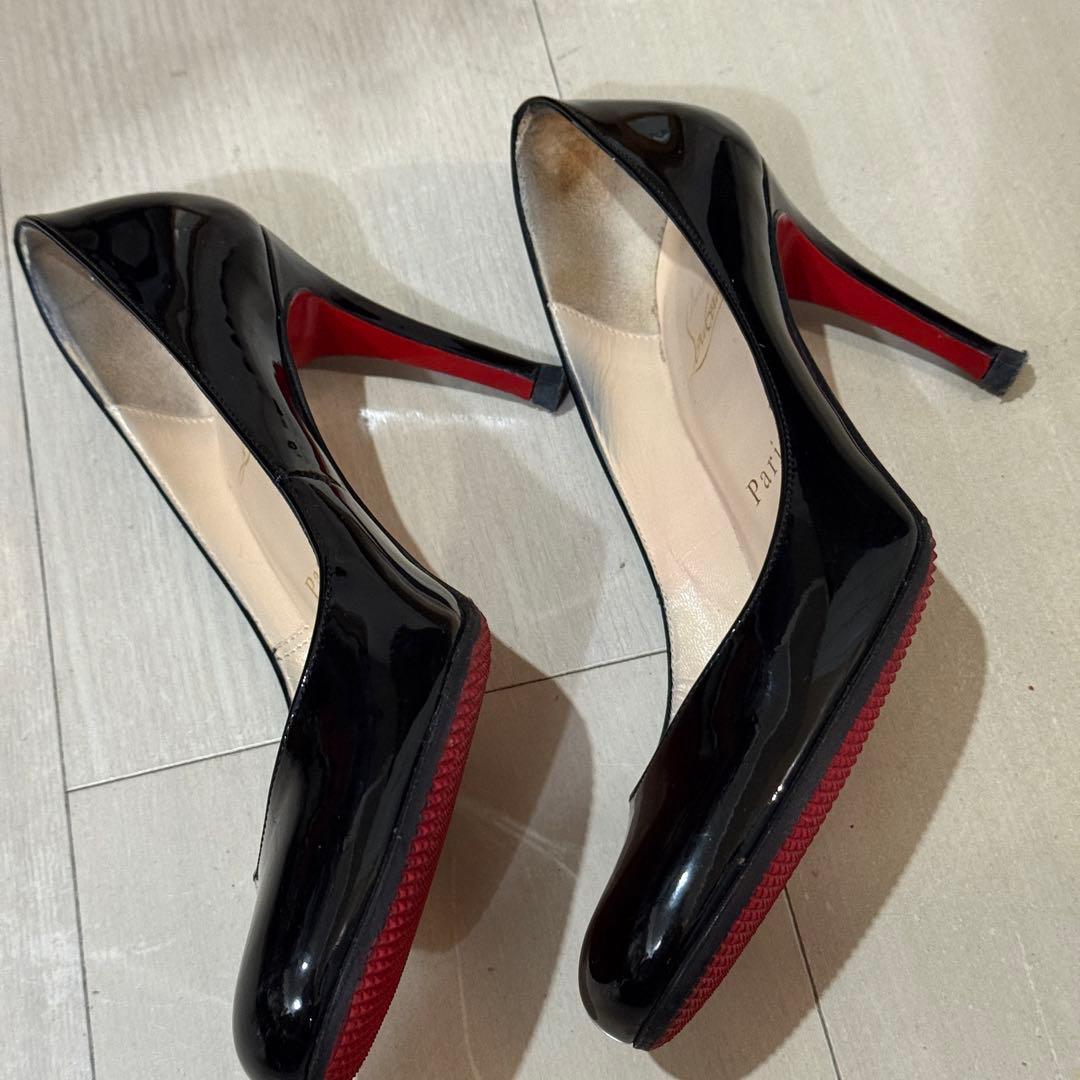 Christian Louboutin ブラック エナメル赤底 滑り止め付 35