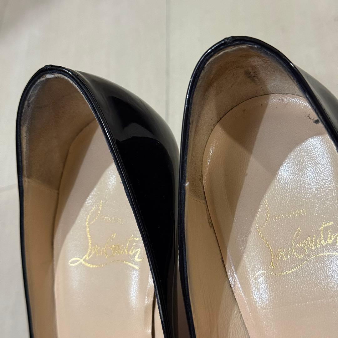 Christian Louboutin ブラック エナメル赤底 滑り止め付 35