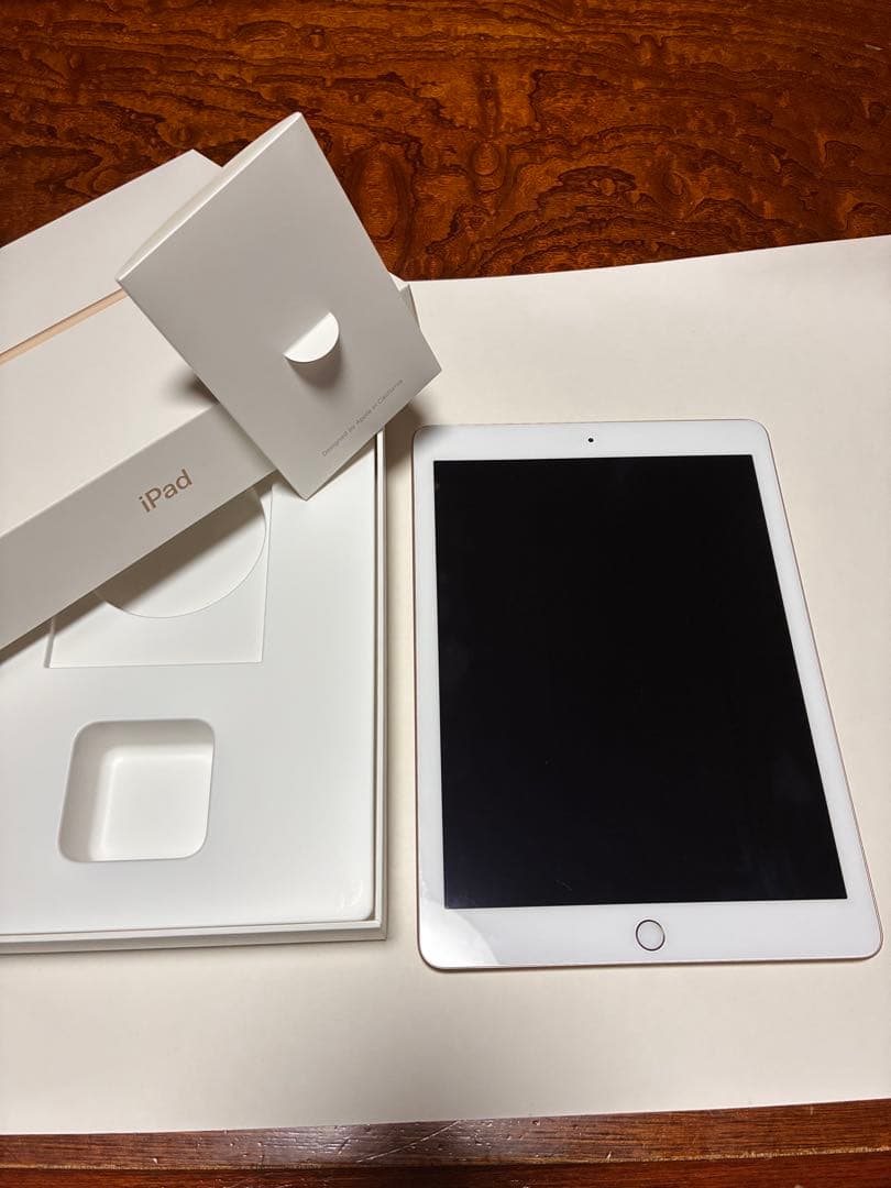 Apple iPad (第5世代) 32GB 本体プラス箱付き