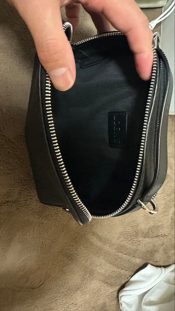 LOEWE ブラックレザーショルダーバッグ