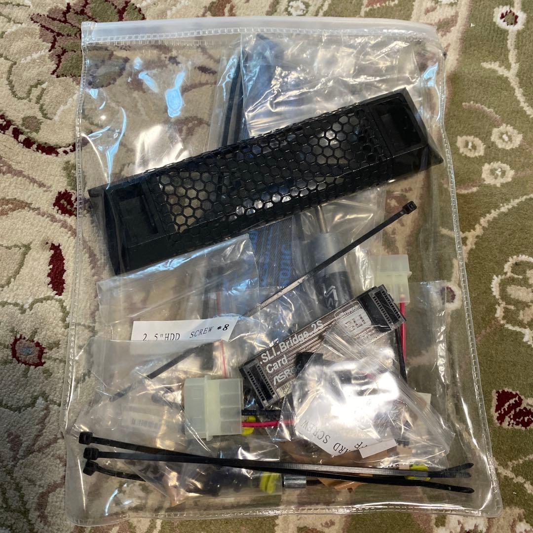 In Win GRone Grey PCケース