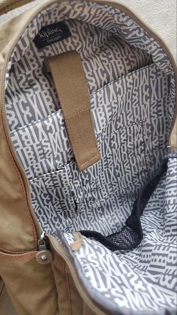 kipling(キプリング)　バックパック　リュック　ナイロン　軽量　ベージュ