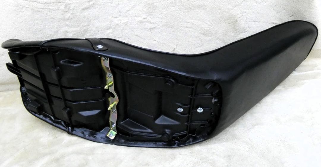 ゼファーΧ　三段シート　黒皮６０センチ/ ZR400G ゼファー400カイ