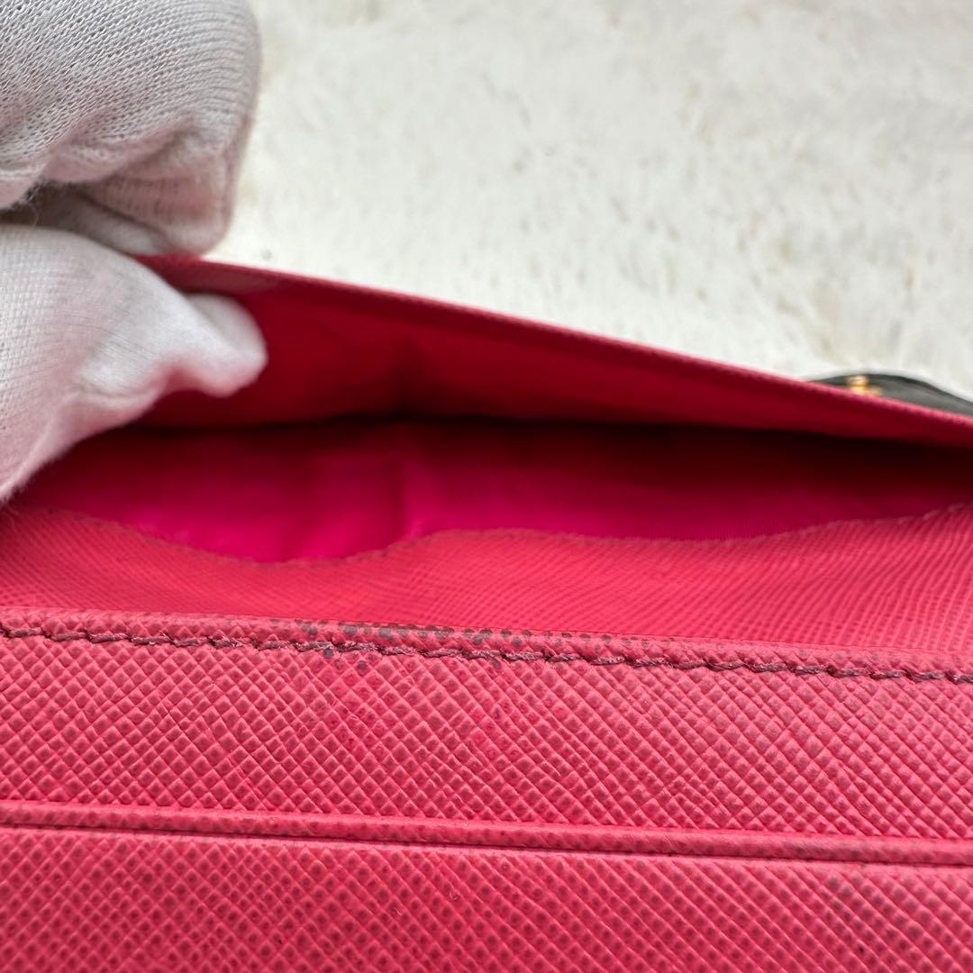 ✨美品✨プラダ　長財布　メタルロゴ　バイカラー　サフィアーノレザー　黒　赤