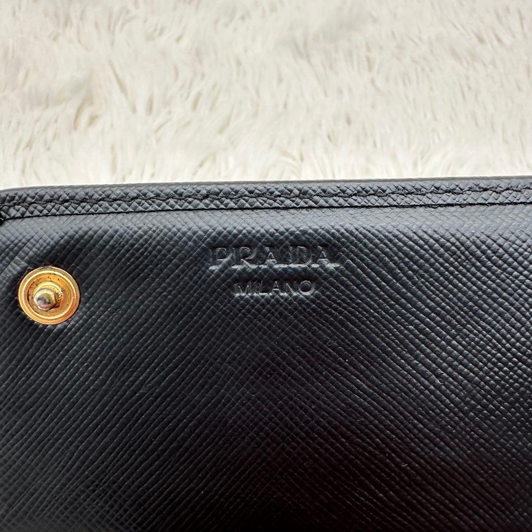 ✨美品✨プラダ　長財布　メタルロゴ　バイカラー　サフィアーノレザー　黒　赤