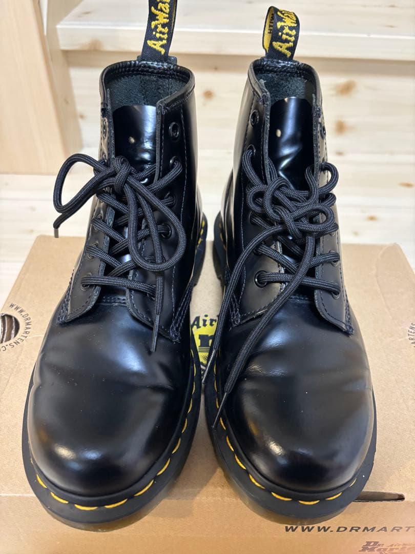 Dr. Martens 6ホール ブーツ（UK6／EU39）