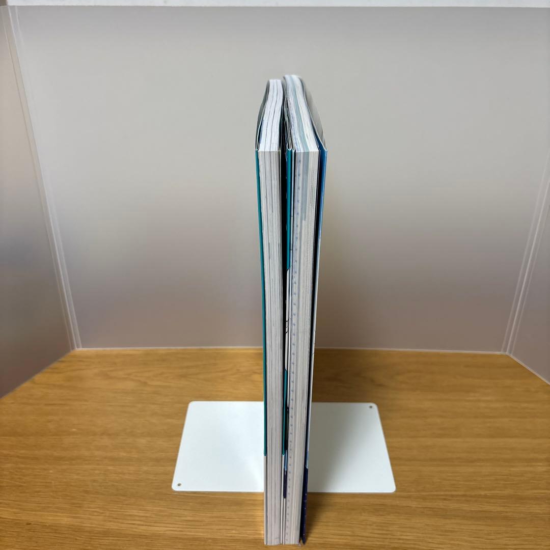 ユーリ!!! ON ICE 公式ガイドブック　公式ファンブック　2冊セット