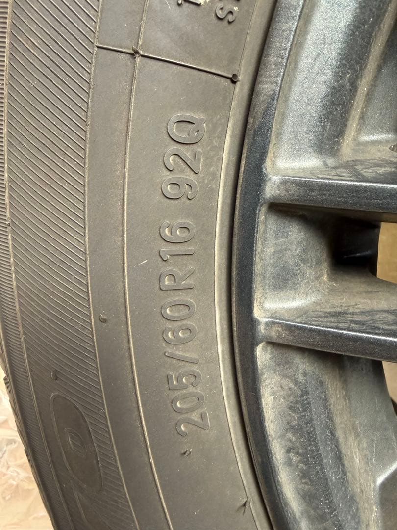 プリウスα バリ山 国産スタッドレス トーヨー205/60R16 お値引き可能◎