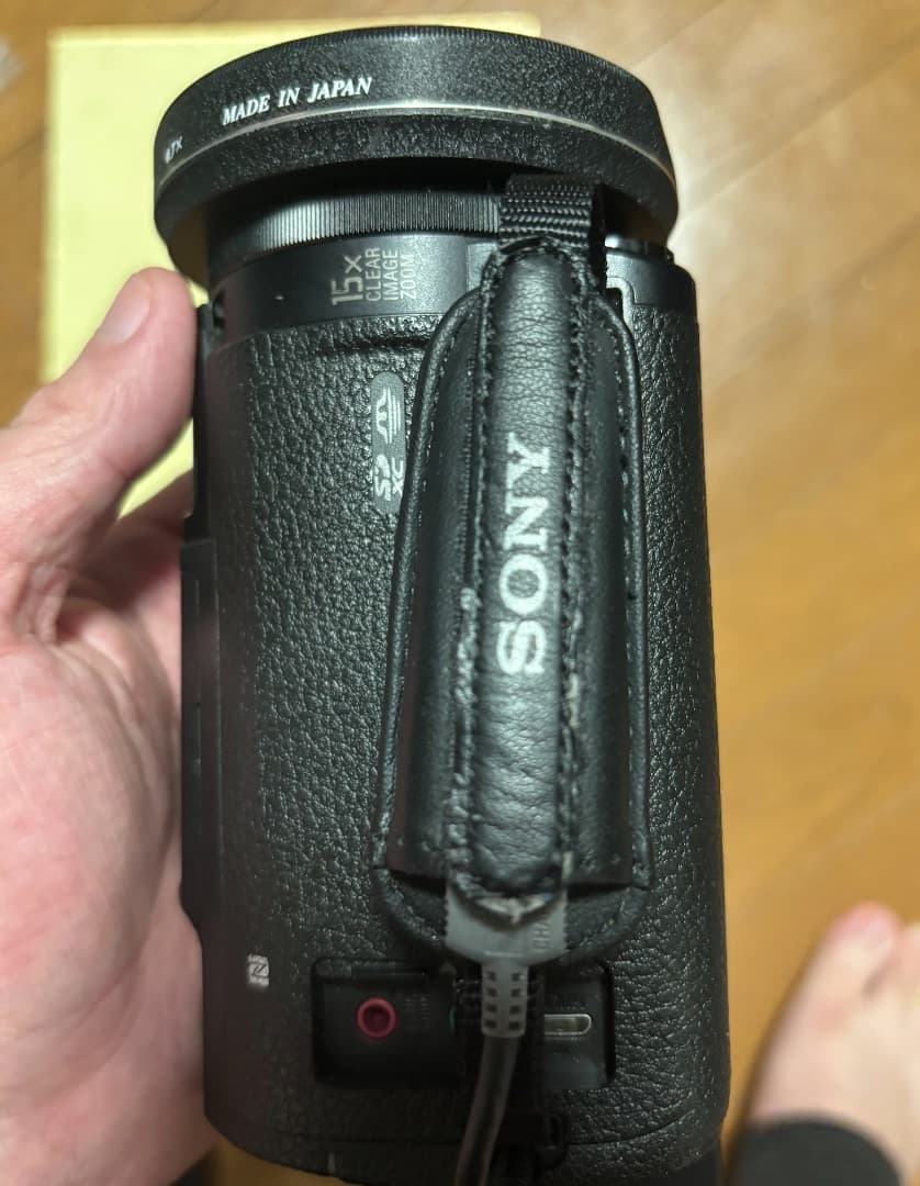 SONY FDR-AX30 4k ハンディカム(E:62:10表示が出てます)