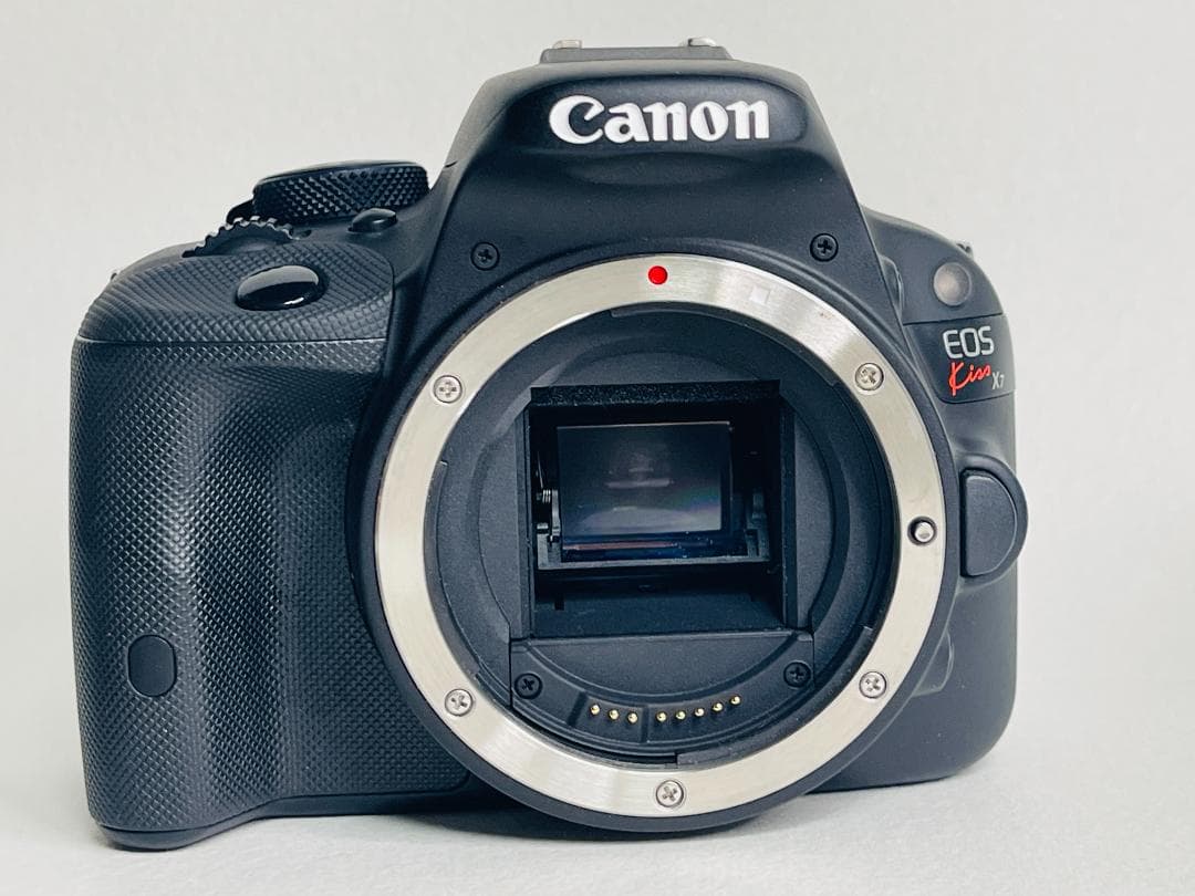 ☆ほぼ新品★ショット数356回★ キヤノン Canon EOS Kiss X7