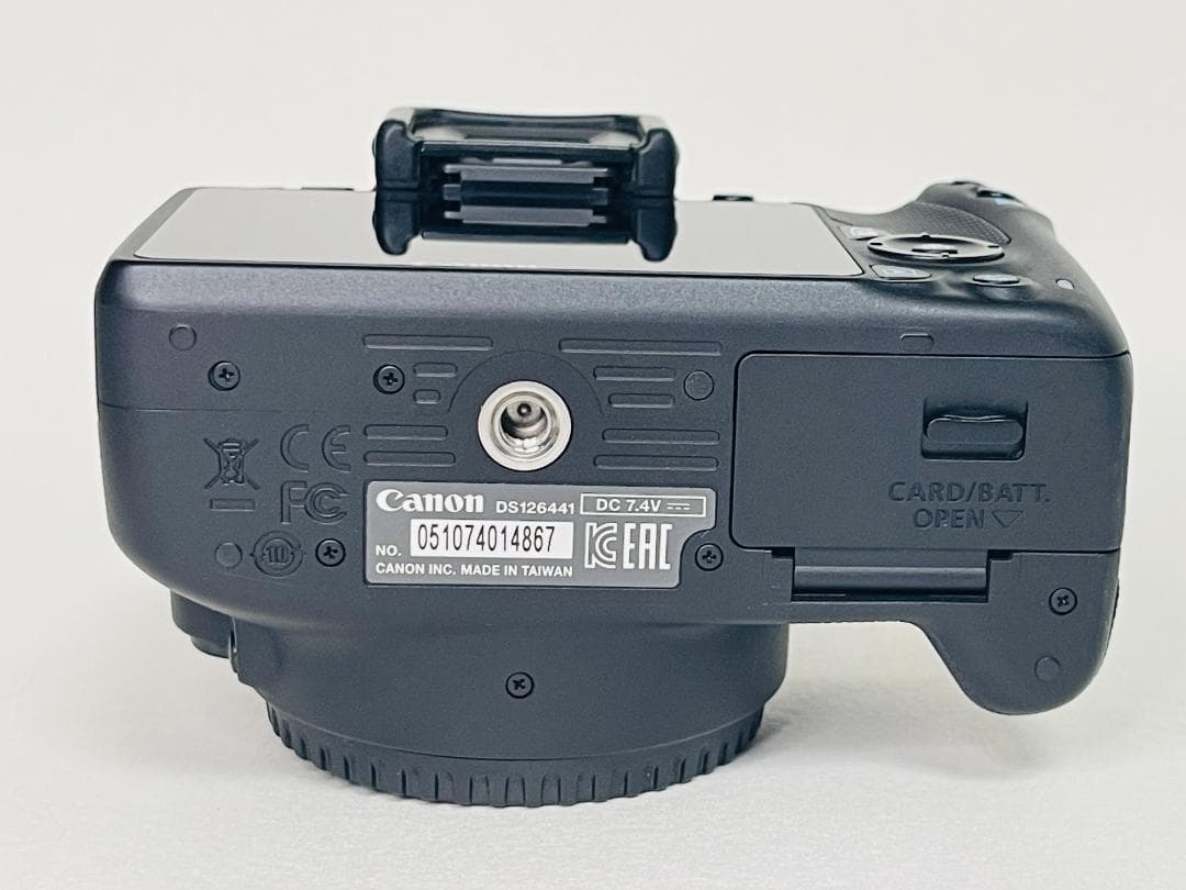 ☆ほぼ新品★ショット数356回★ キヤノン Canon EOS Kiss X7