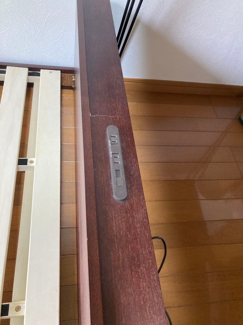 【送料込み】すのこベッドフレーム セミダブルUSBポート付き