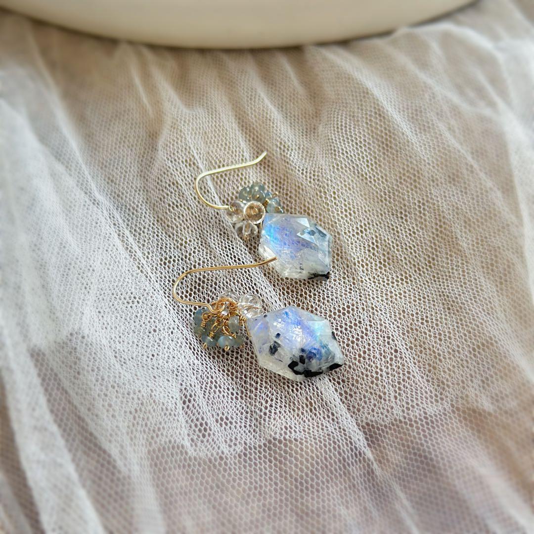 ホワイトラブラドライト・クリソベリルブルーキャッツアイピアス＋ネックレス