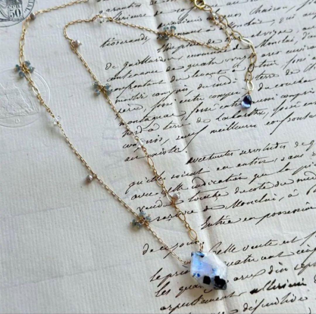 ホワイトラブラドライト・クリソベリルブルーキャッツアイピアス＋ネックレス