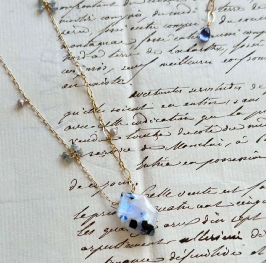 ホワイトラブラドライト・クリソベリルブルーキャッツアイピアス＋ネックレス