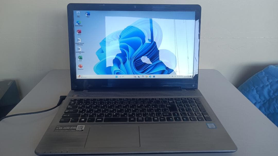 ノートパソコン第六世代 Core i3 SSD メモリ 8G office