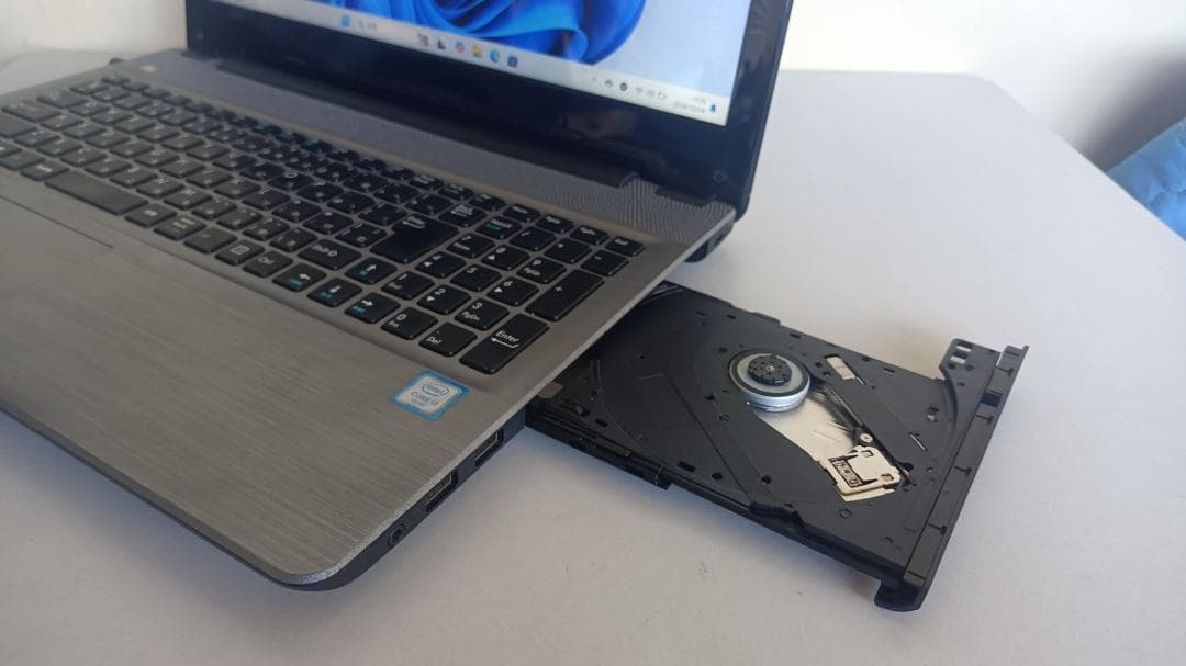 ノートパソコン第六世代 Core i3 SSD メモリ 8G office