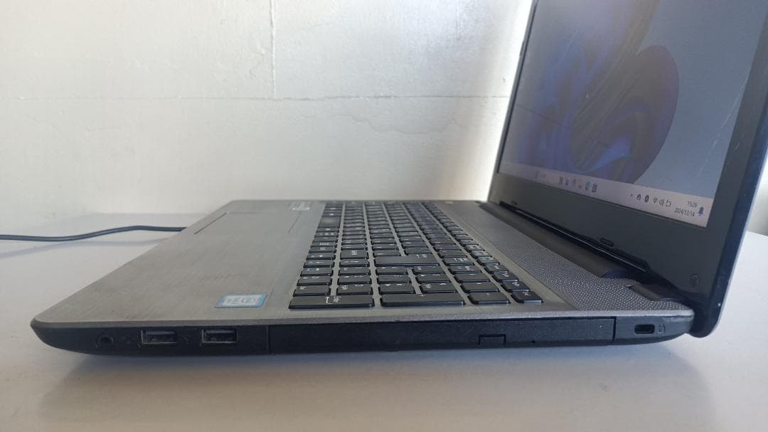 ノートパソコン第六世代 Core i3 SSD メモリ 8G office