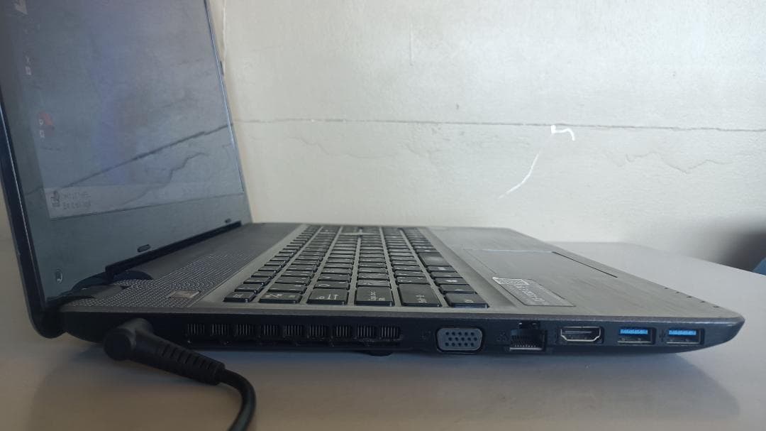 ノートパソコン第六世代 Core i3 SSD メモリ 8G office