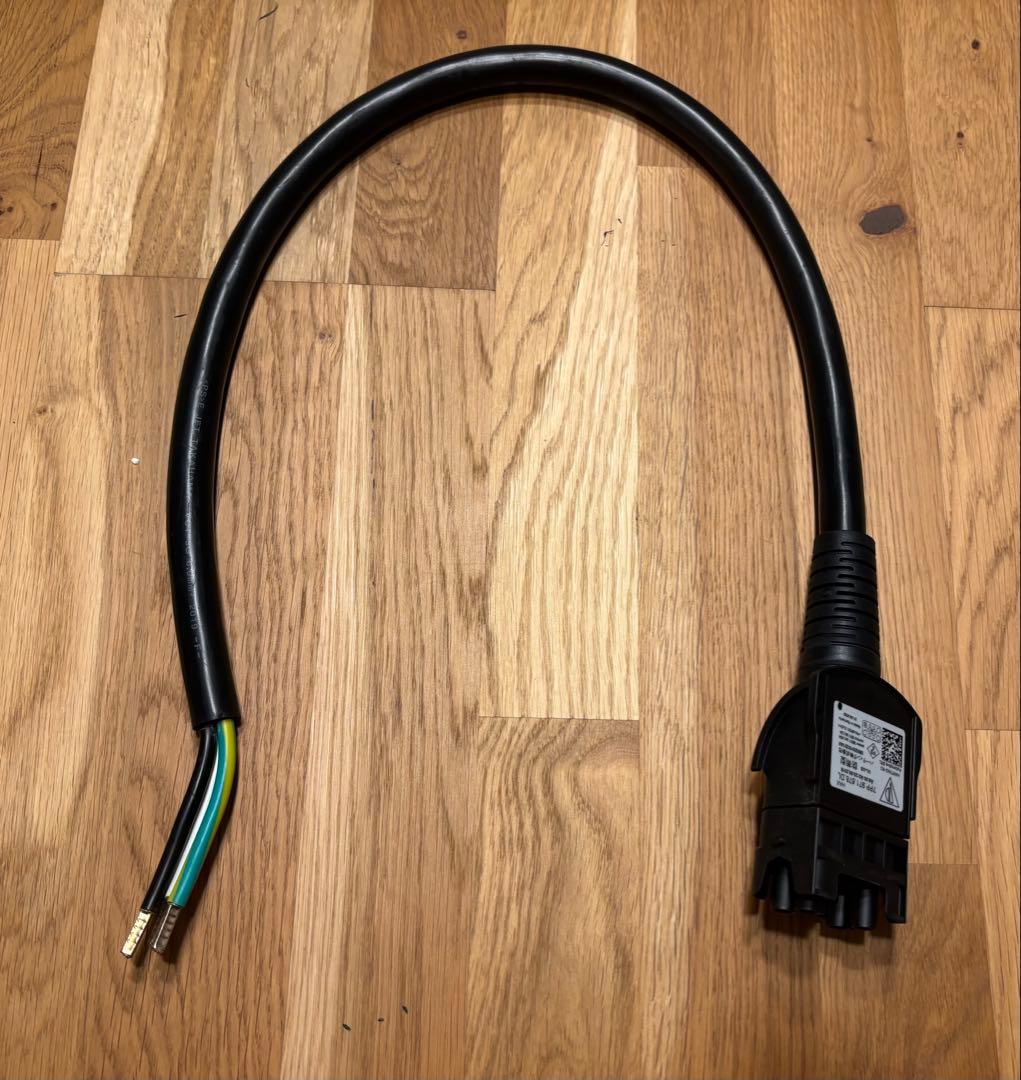 Porsche EV充電器取扱説明書付き