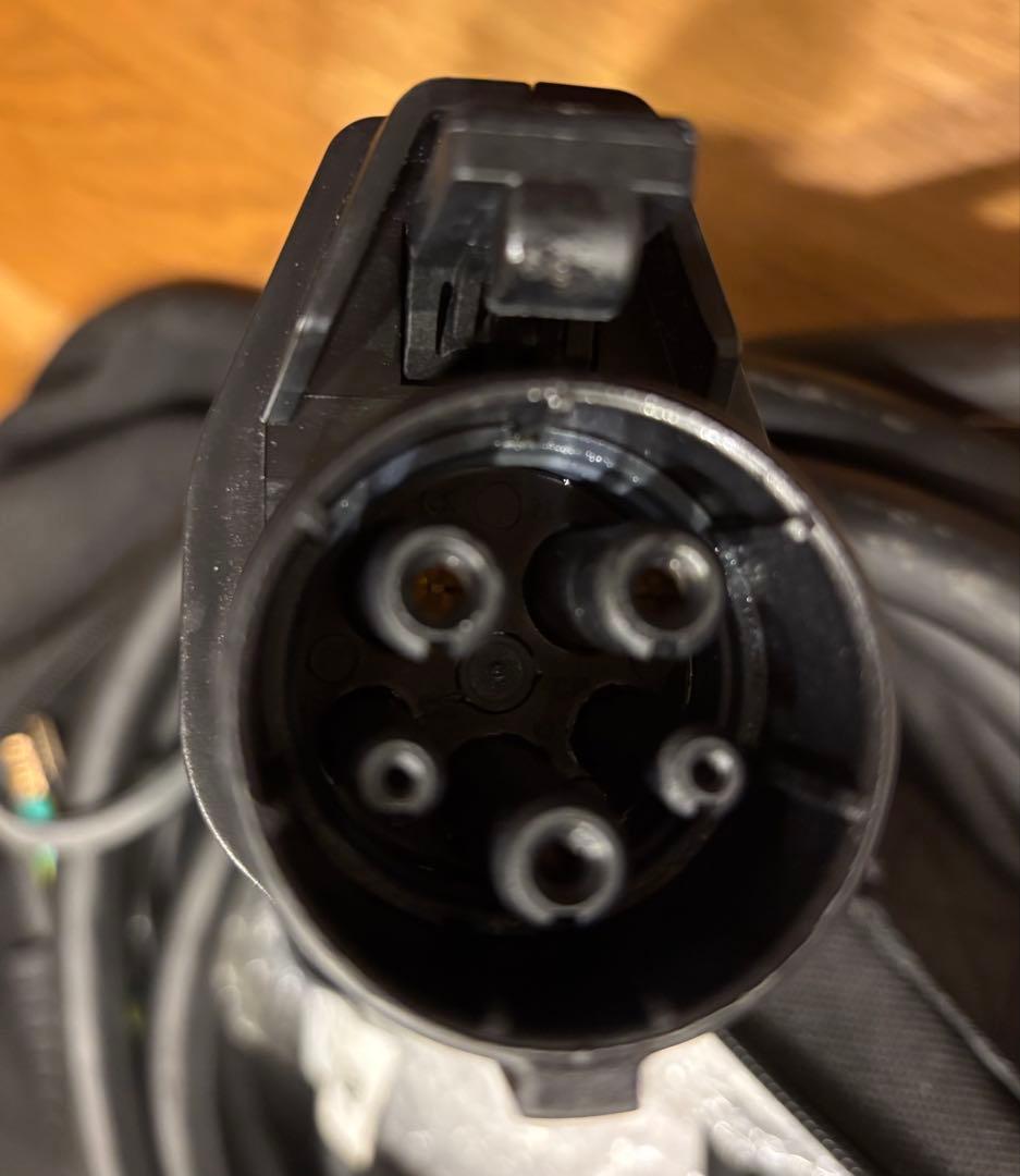 Porsche EV充電器取扱説明書付き