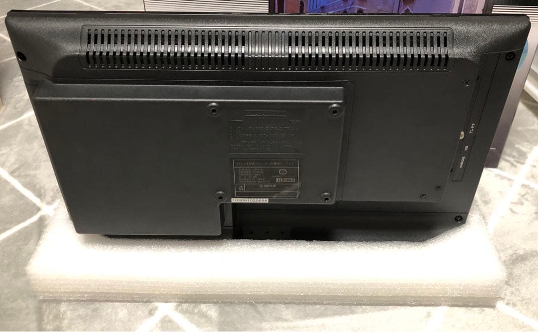 Superbe 19型 DVD再生機能付きハイジビョンテレビ