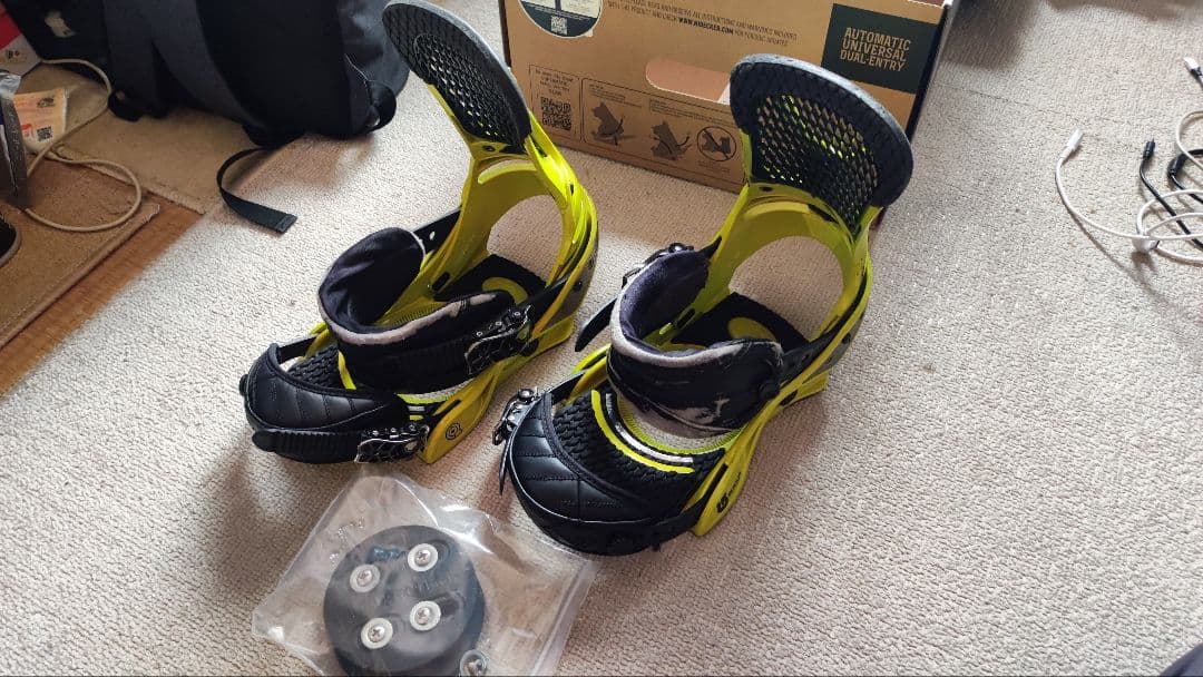 ロケットパートンBURTONスノーボードバインディング　CO2　Mサイズ