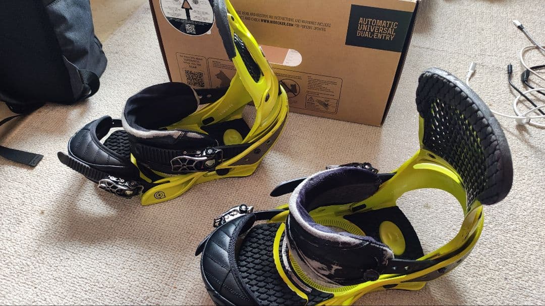 ロケットパートンBURTONスノーボードバインディング　CO2　Mサイズ