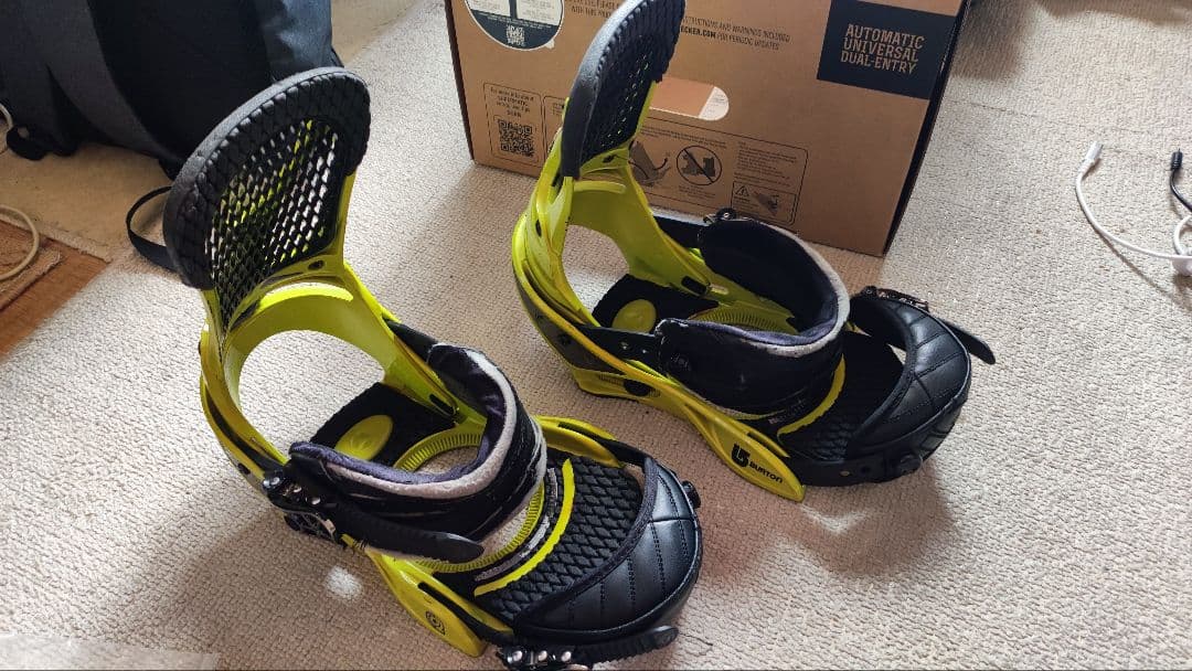 ロケットパートンBURTONスノーボードバインディング　CO2　Mサイズ