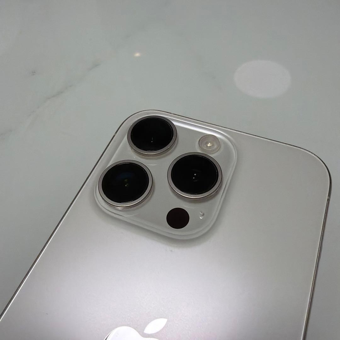 美品 Apple iPhone15 Pro 256GB SIMフリー