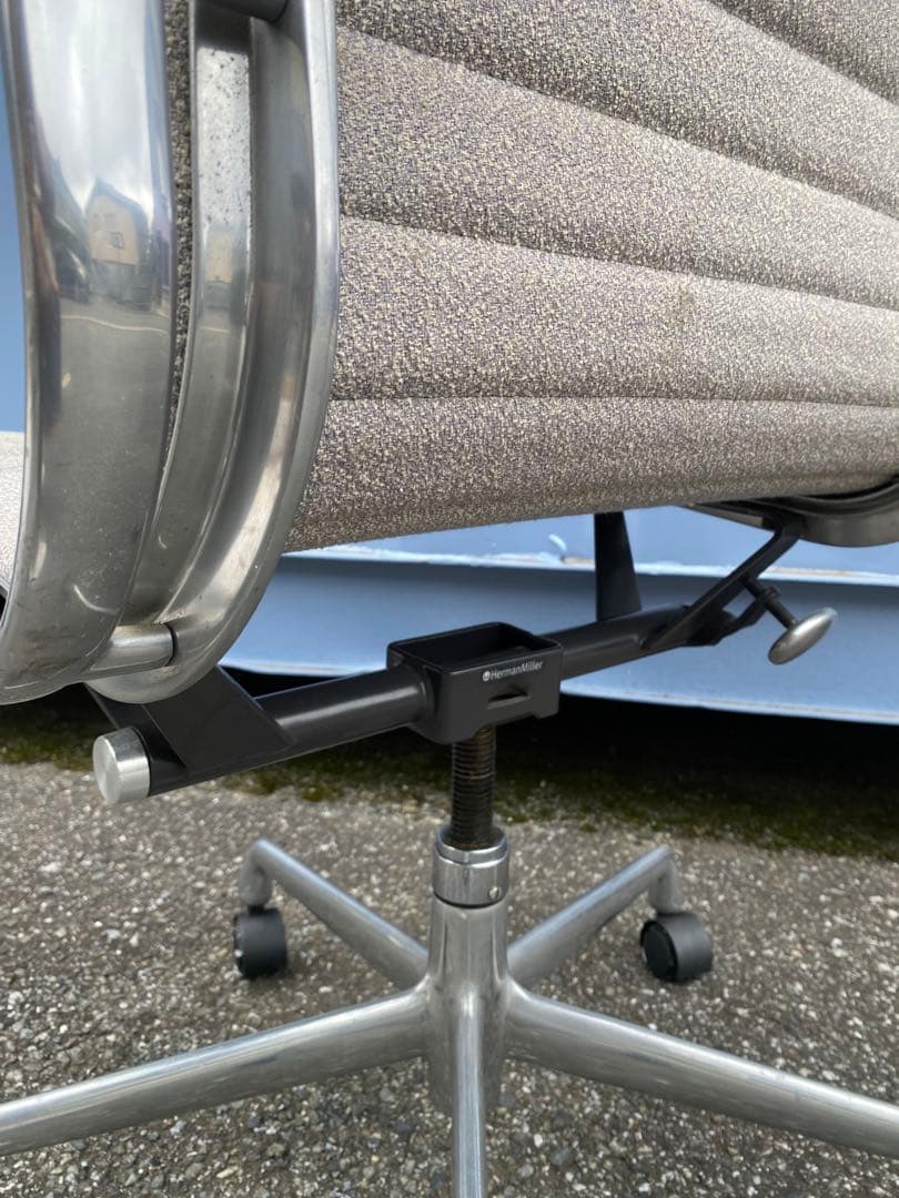 B)HermanMiller■イームズ アルミナムチェア