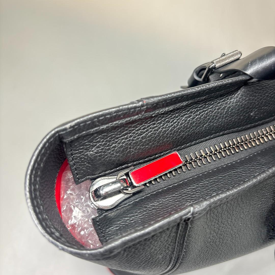 新品同様 クリスチャンルブタン カバイカー トートバッグ ハンドバッグ メンズ