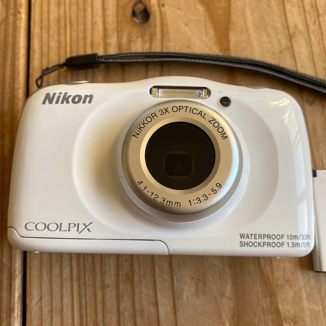 美品　Nikon COOLPIX S33 防水デジタルカメラ　おまけ付き