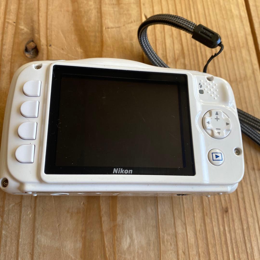 美品　Nikon COOLPIX S33 防水デジタルカメラ　おまけ付き