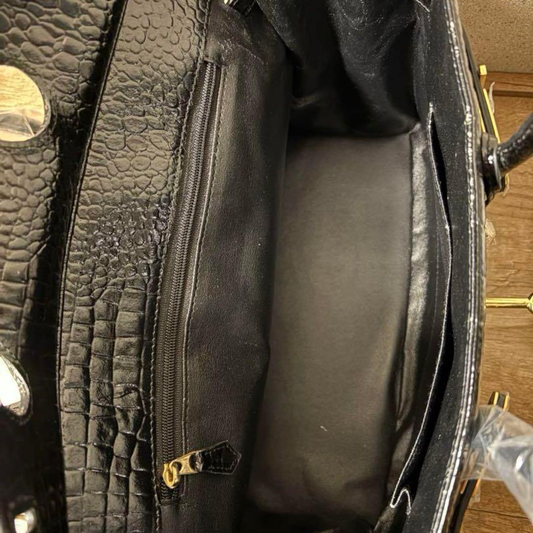 黒 クロコダイル型押しレザー ハンドバッグ カデナ キー付き Y