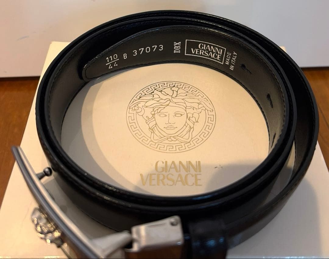 VERSACE ブラックレザーベルト メデューサモチーフ ベルサーチ